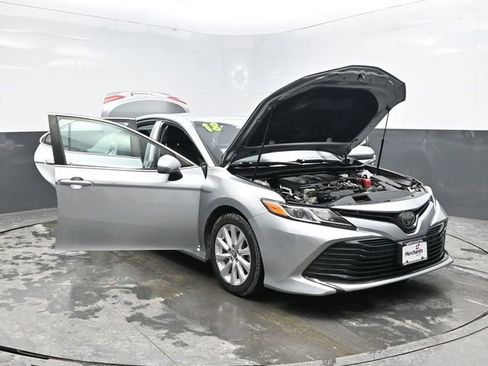 Used 2018 Toyota Camry LE image 34