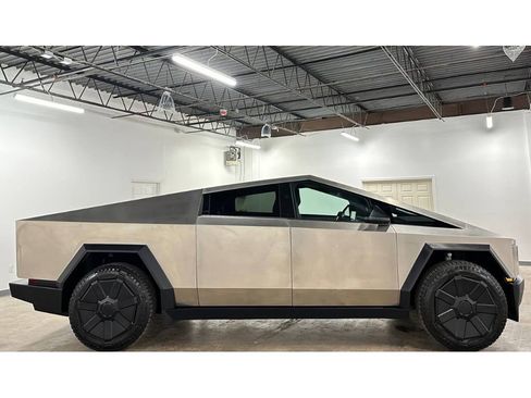 Used 2024 Tesla Cybertruck AWD Crew Cab image 9