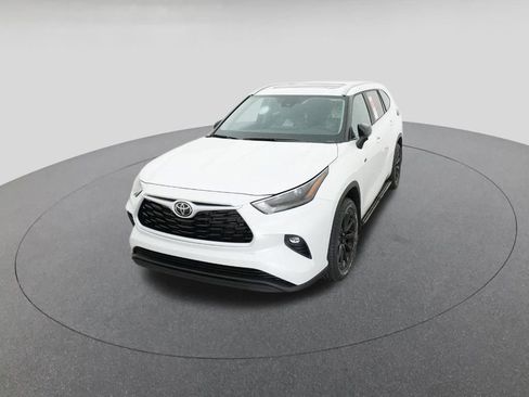 New 2026 Toyota Highlander XLE image 16