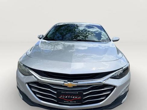 Used 2019 Chevrolet Malibu LT image 2