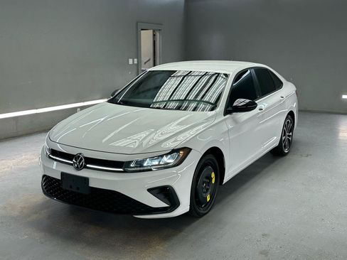 Used 2025 Volkswagen Jetta Sport FWD image 3