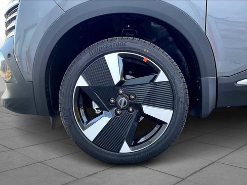 New 2026 Nissan Kicks SR image 9