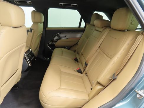 Used 2025 Land Rover Range Rover Sport SE AWD/4WD image 18