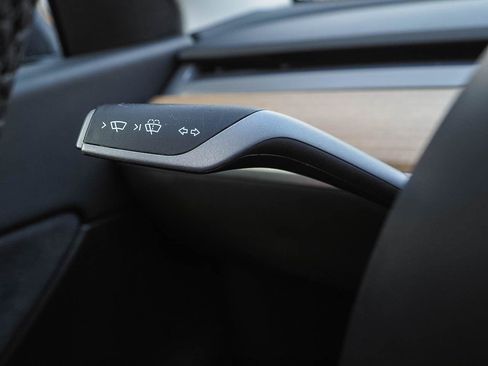 Used 2022 Tesla Model Y Long Range AWD/4WD image 28