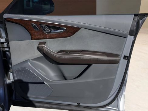 Used 2024 Audi Q8 Prestige image 30