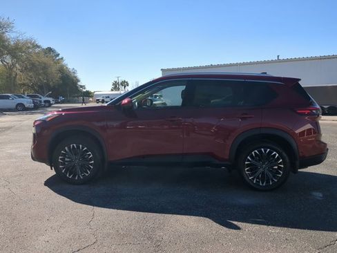 Certified 2025 Nissan Rogue SL w/ Tech Package FWD image 7