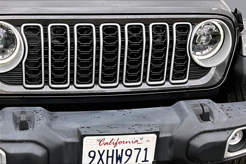 Used 2026 Jeep Wrangler Unlimited Sahara AWD/4WD image 29