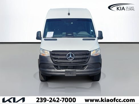 Used 2025 Mercedes-Benz Sprinter 2500 image 2