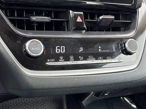 Used 2025 Toyota Corolla LE FWD image 24