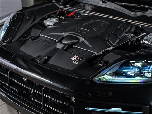 Certified 2025 Porsche Cayenne image 15