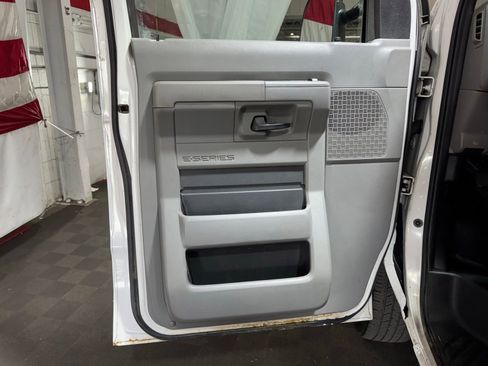 Used 2011 Ford E-250 and Econoline 250 w/ Commercial Cargo Van Pkg RWD image 8