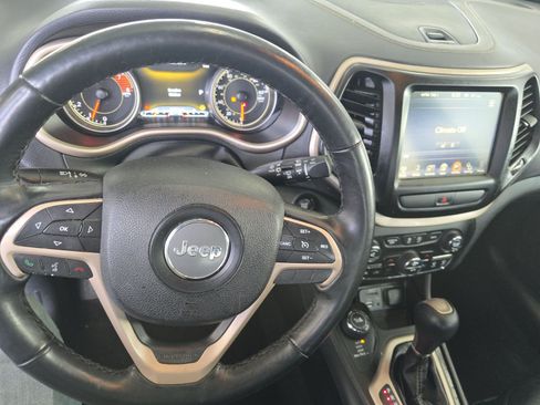 Used 2017 Jeep Cherokee Limited w/ Trailer Tow Group AWD/4WD image 6
