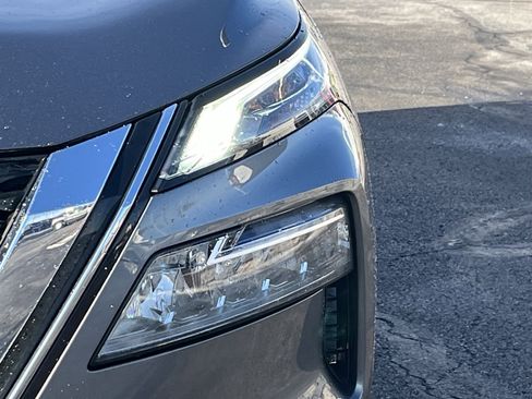 Used 2023 Nissan Rogue SV w/ SV Premium Package image 12