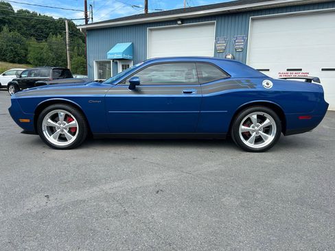 Used 2010 Dodge Challenger R/T RWD image 2