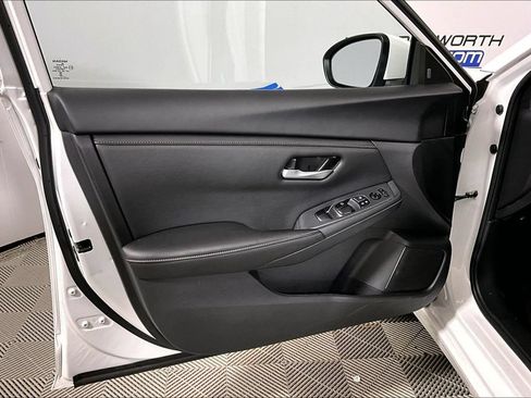 Used 2025 Nissan Sentra SV FWD image 18