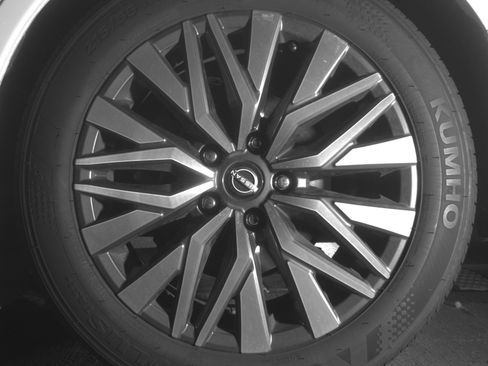 Used 2025 Nissan Altima 2.5 SV FWD image 14