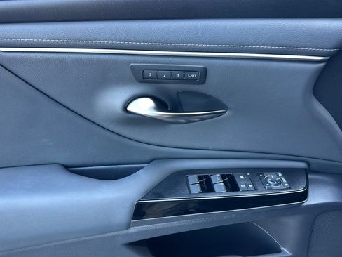 Used 2025 Lexus ES 300h w/ Premium Package image 8