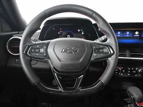 Used 2024 Chevrolet Trax RS w/ Sunroof Package image 32