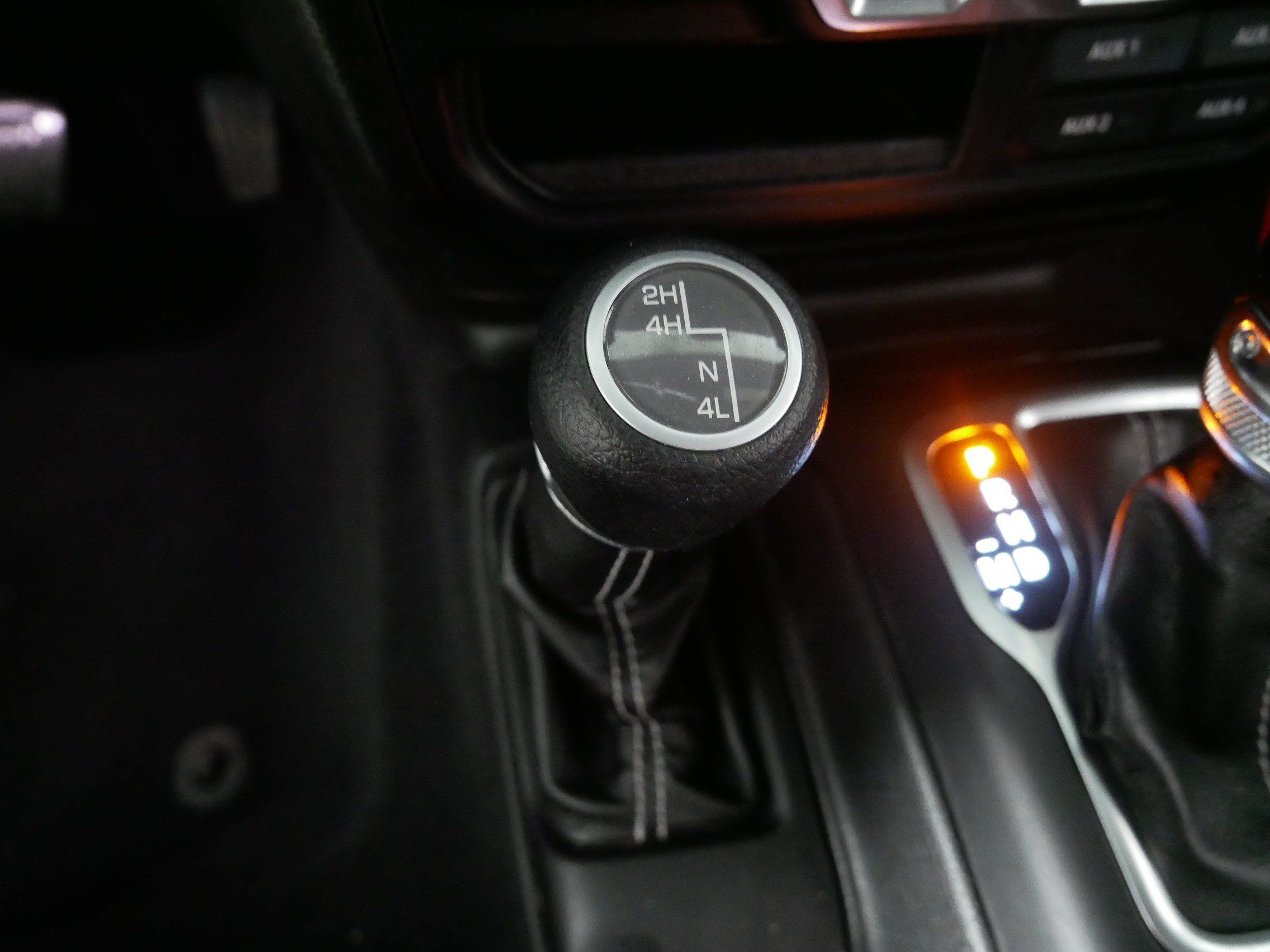 Used 2018 Jeep Wrangler Unlimited Sahara AWD/4WD image 32