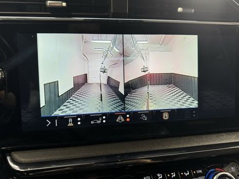 Used 2024 GMC Sierra 2500 AT4 image 19