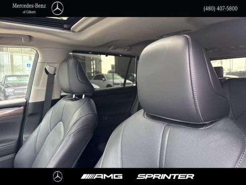 Used 2024 Toyota Highlander Limited image 15