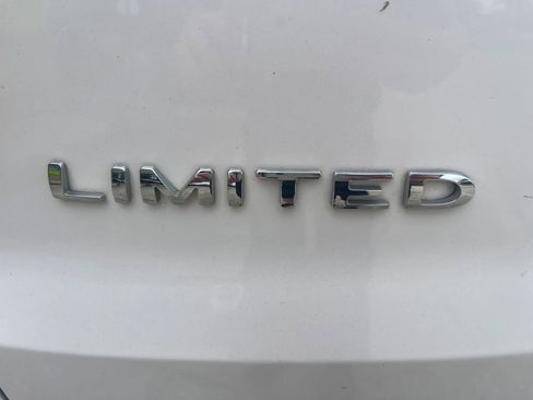 Used 2018 Ford Explorer Limited w/ Equipment Group 301A AWD/4WD image 9