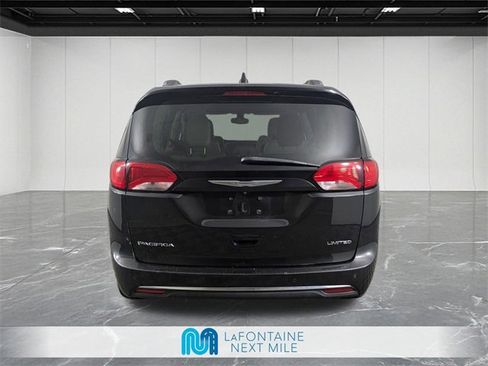 Used 2017 Chrysler Pacifica Limited w/ UConnect Theater Package image 4