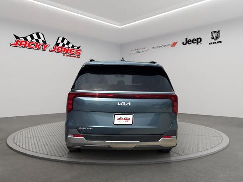 Used 2025 Kia Carnival SX FWD image 7