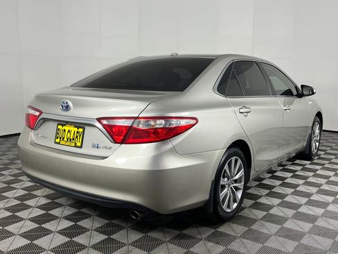 Used 2016 Toyota Camry LE image 6
