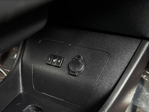 Used 2015 Toyota Prius Four FWD image 22