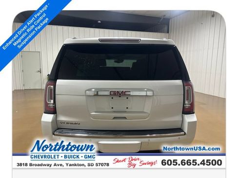 Used 2017 GMC Yukon Denali w/ Open Road Package AWD/4WD image 4