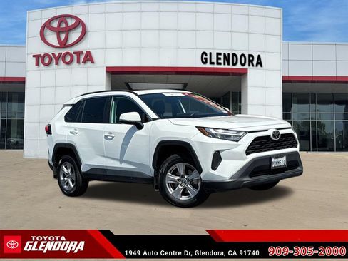 Used 2022 Toyota RAV4 XLE w/ Convenience Package FWD image 1