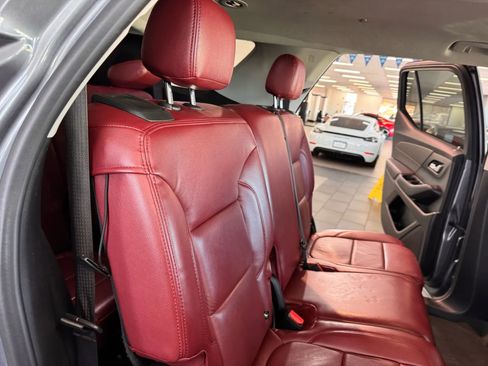 Used 2020 Chevrolet Traverse LS image 17