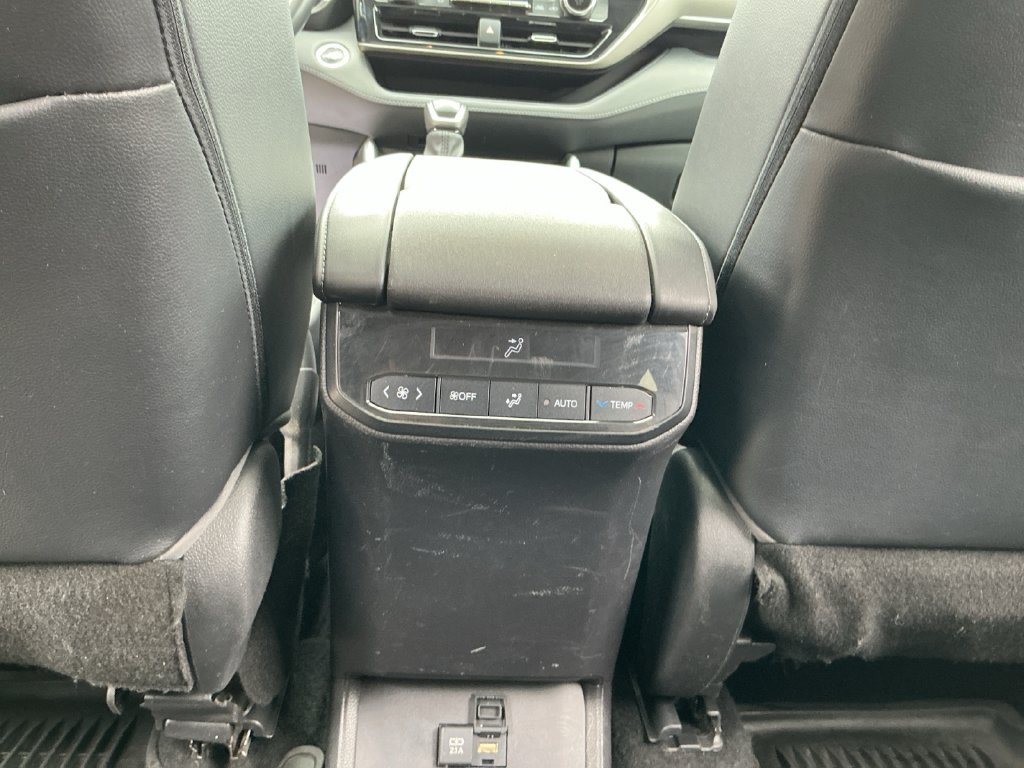 Used 2021 Toyota Highlander XLE AWD/4WD image 28