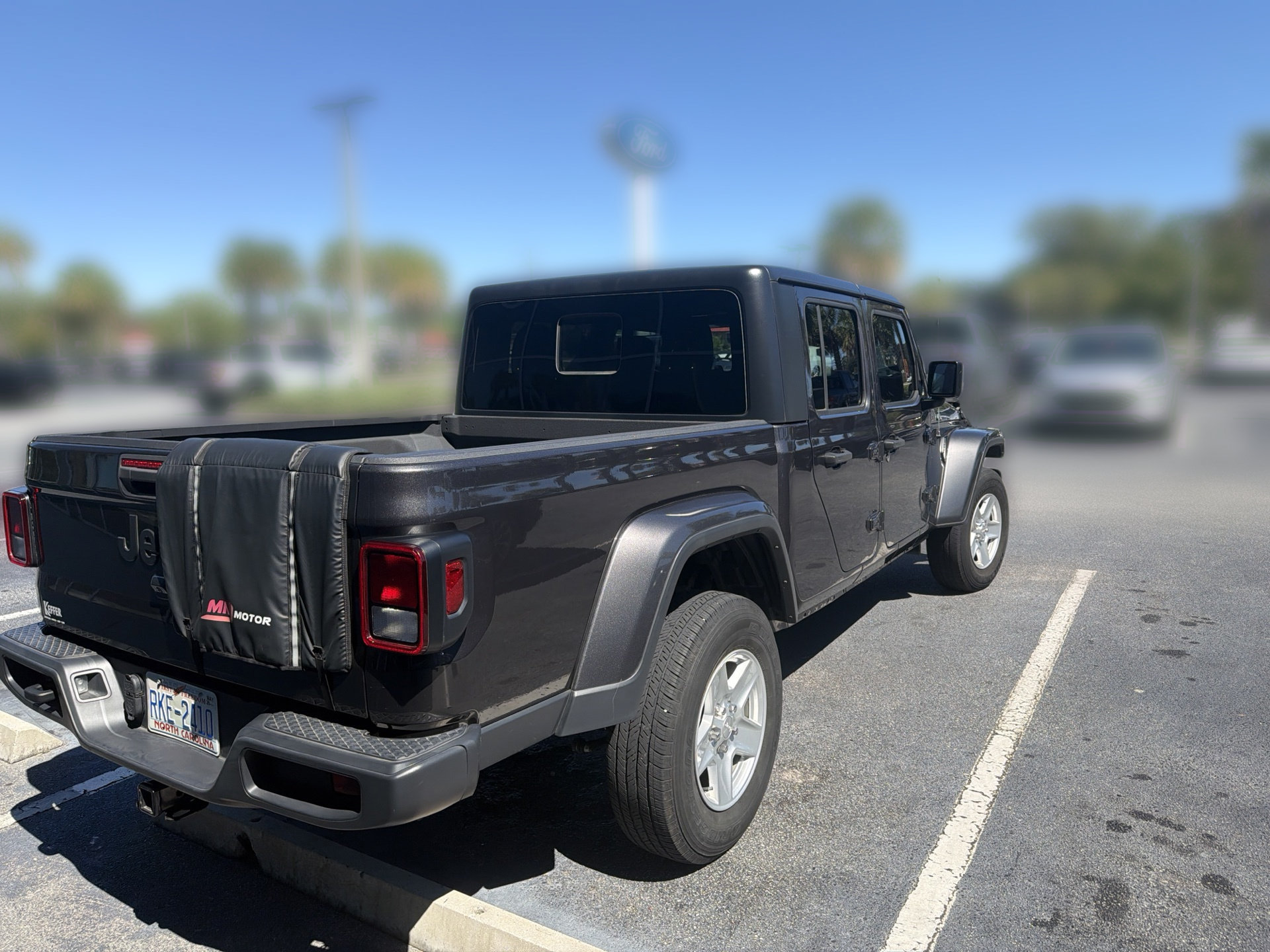 Used 2023 Jeep Gladiator Sport AWD/4WD image 7