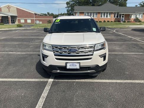 Used 2018 Ford Explorer XLT AWD/4WD image 16