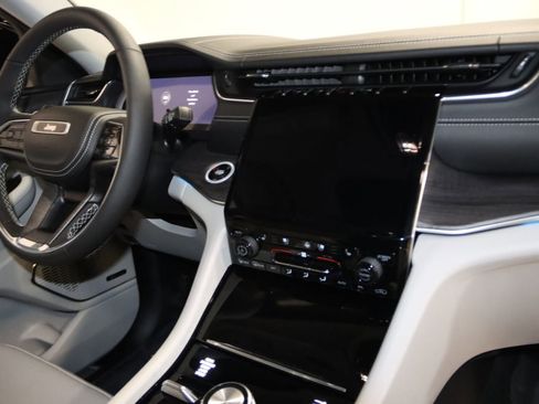 Used 2023 Jeep Grand Cherokee Overland image 70