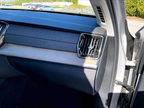 Used 2025 Volvo XC90 B6 Plus image 13