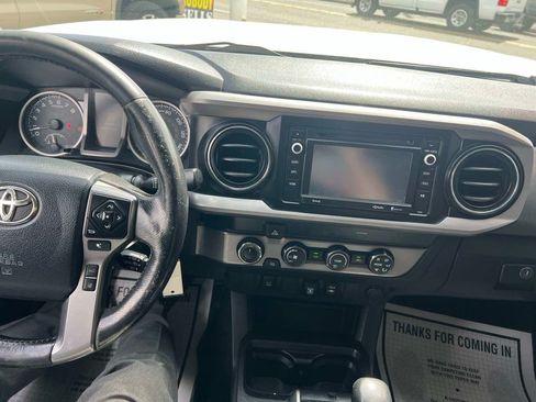 Used 2019 Toyota Tacoma SR5 AWD/4WD image 10
