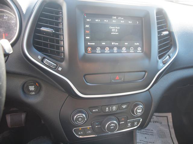 Used 2019 Jeep Cherokee Latitude Plus w/ Cold Weather Group AWD/4WD image 10