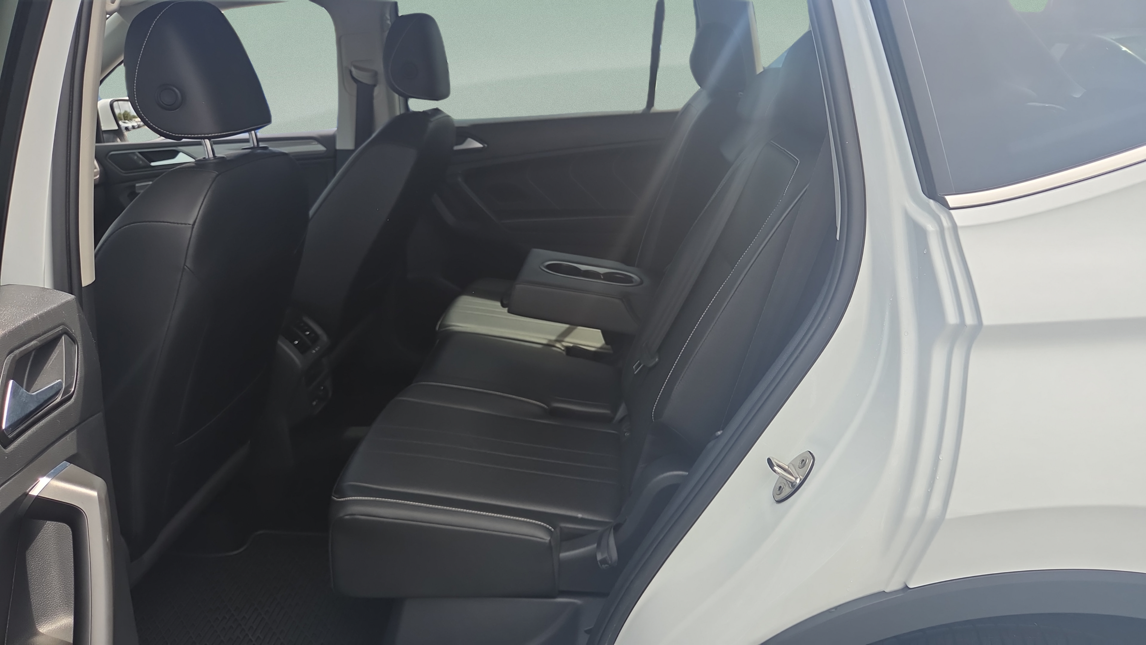 Used 2022 Volkswagen Tiguan SE FWD image 11