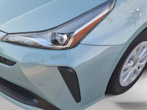 Used 2022 Toyota Prius LE FWD image 3