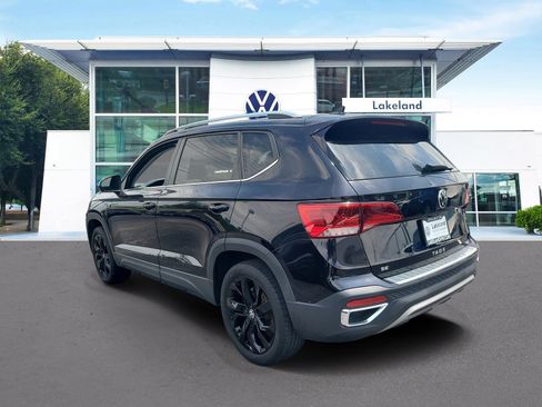Used 2023 Volkswagen Taos SE w/ Black Wheel Package FWD image 4