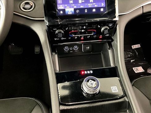 New 2025 Jeep Grand Cherokee Altitude image 7