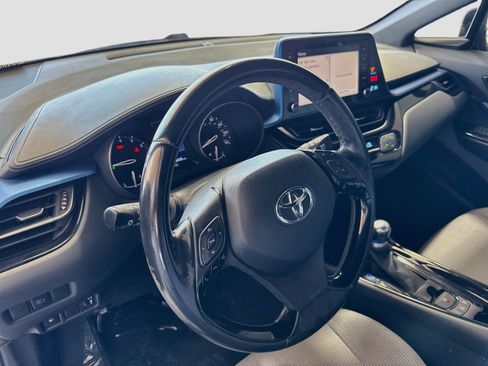 Used 2019 Toyota C-HR XLE FWD image 7