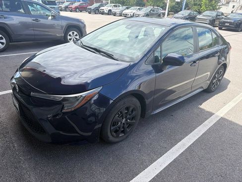 Used 2022 Toyota Corolla LE FWD image 2