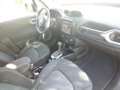 Used 2021 Jeep Renegade Latitude FWD image 11