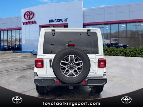 Used 2024 Jeep Wrangler Sahara image 4