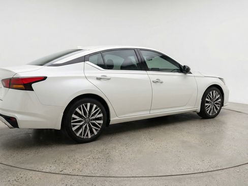 Used 2025 Nissan Altima 2.5 SV image 9