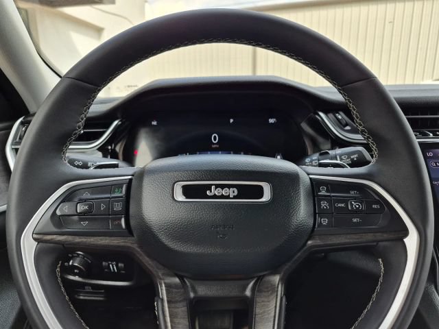 Used 2023 Jeep Grand Cherokee Limited AWD/4WD image 25